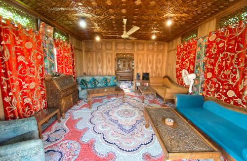 Dal Lake Hotel | Houseboat New heidi