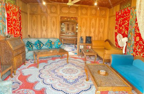 Dal Lake Hotel | Houseboat New heidi