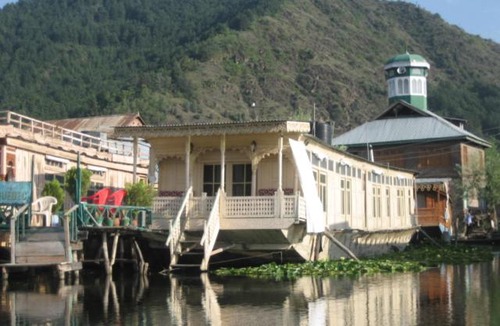 Dal Lake Cabin | Houseboat Quebec