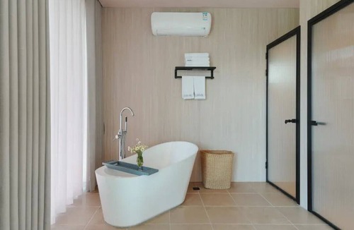 Xinyuan Hotel | Houshan Park House