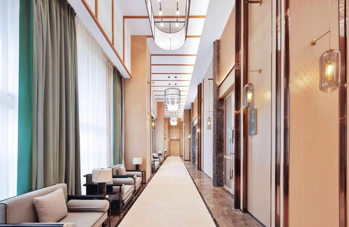 Jingyang District Hotel | Howard Johnson Hot Springs Plaza Yinghuashan