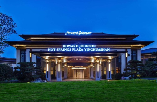 Deyang Hotel | Howard Johnson Hot Springs Plaza YingHuaShan