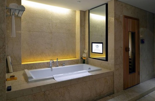 Fuming Hotel | Howard Johnson IFC Plaza Ningbo