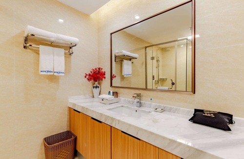 Lieshan District Hotel | Howard Johnson Lakeview Hotel Huaibei