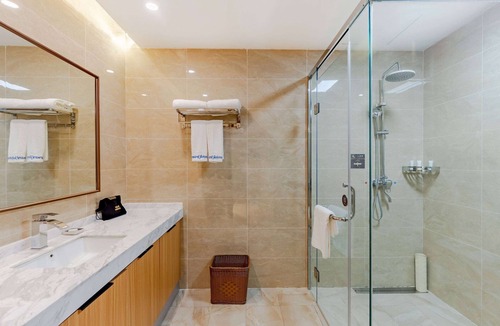 Lieshan District Hotel | Howard Johnson Lakeview Hotel Huaibei