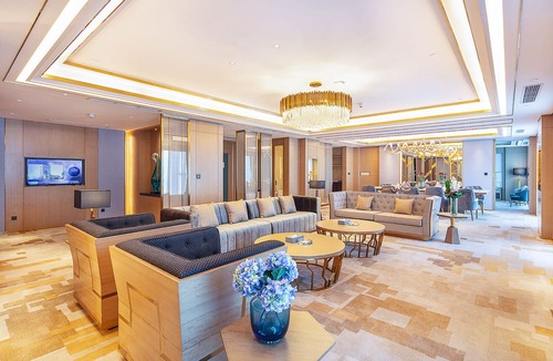 Yanjiang District Hotel | Howard Johnson New District Plaza Ziyang