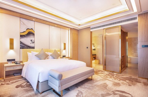 Yanjiang District Hotel | Howard Johnson New District Plaza Ziyang