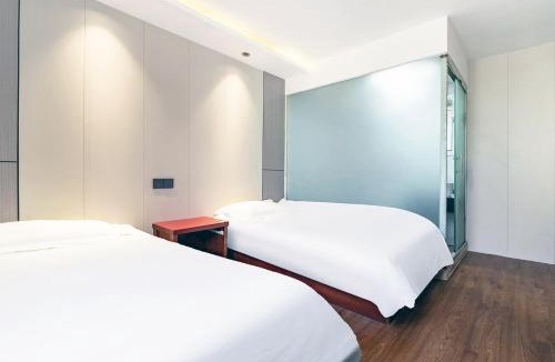 Huangpu Hotel | Huajing Hotel (Near Shanghai Ninth People's Hospital,South Xizang Road Metro Station)