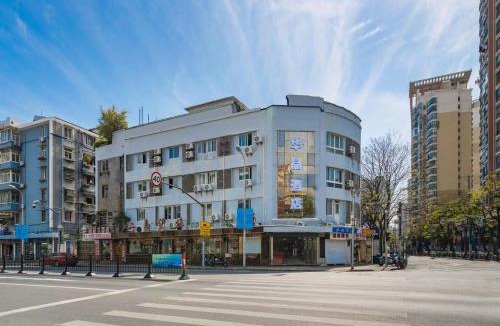 Huangpu Hotel | Huajing Hotel (Near Shanghai Ninth People's Hospital,South Xizang Road Metro Station)
