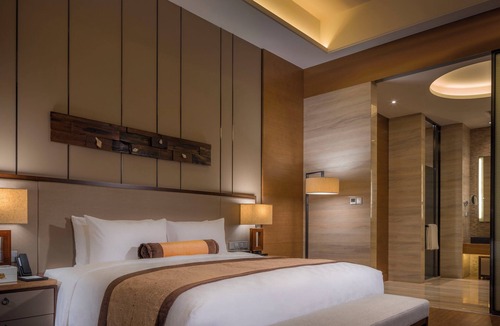 Jiangcheng District Hotel | HUALUXE Hotels & Resorts Yangjiang City Center by IHG