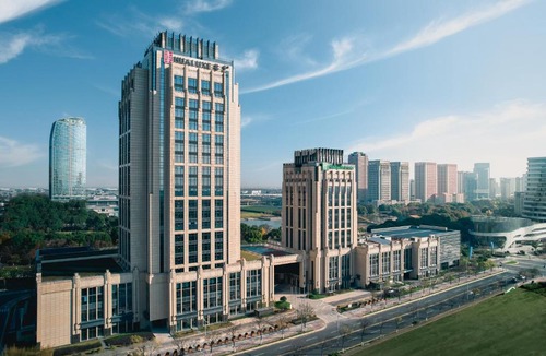 Kunshan Hotel | HUALUXE Kunshan Huaqiao by IHG - F1 Racing Preferred Hotel