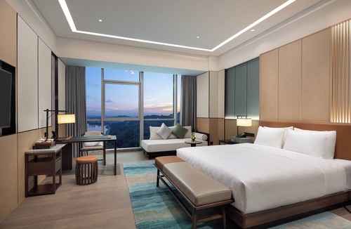 Cuiping District Hotel | HUALUXE Yibin by IHG