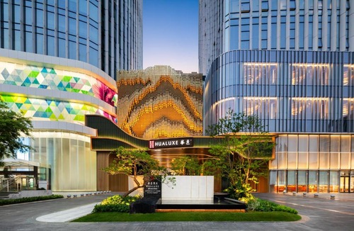 Shiqi District Hotel | HUALUXE Zhongshan City Center
