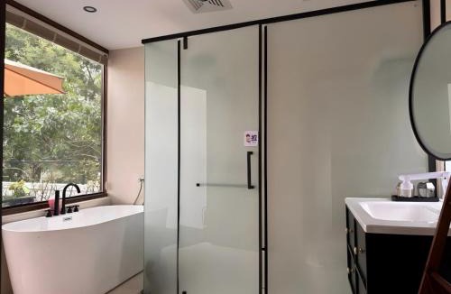 Hongcun Ancient Village Hotel | Huangshan Hongcun Weizhashan Xunxi Hotel