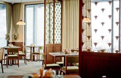 Guang'an Hotel | Huaying Shili Fangfei Hongyan Meicun