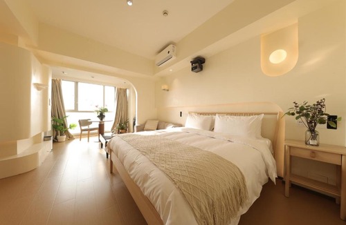Pudong Hotel | Huayue Apartment Hotel - Shanghai & Metro Line 18 Zhoupu Station华悦酒店上海浦东万达广场店