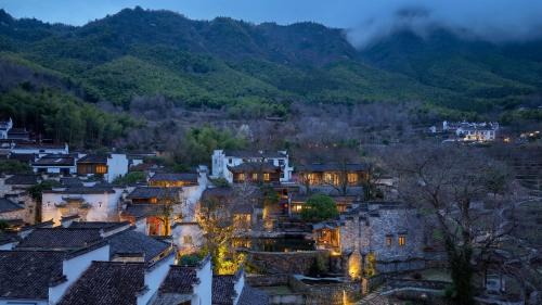 Yi County Hotel | Huizhou Heritage Manor by Tachuan Resorts-Ancient Architecture, Scenic Gardens & Butler Service