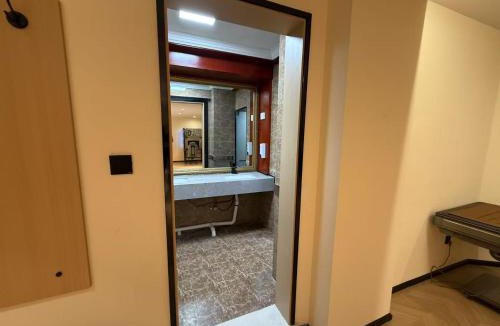 Yunyan District Hotel | Hulk Esports Cinema Hotel Guiyang Fountain Pool Branch