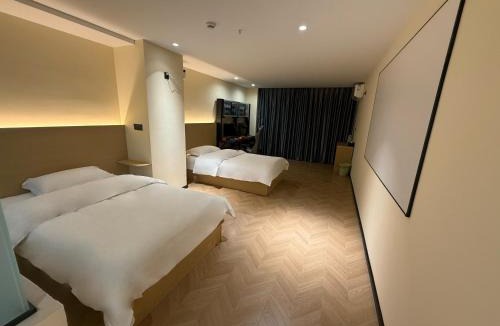 Yunyan District Hotel | Hulk Esports Cinema Hotel Guiyang Fountain Pool Branch
