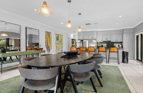 Pokolbin House | HUNTER GRANGE - THE VINTAGE HOLIDAY HOUSES