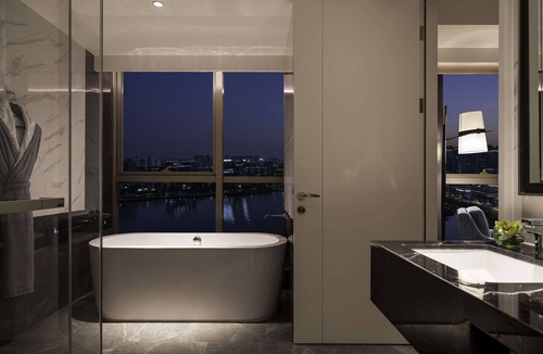 Zhenhai District Hotel | Hyatt Centric Lakeside Ningbo
