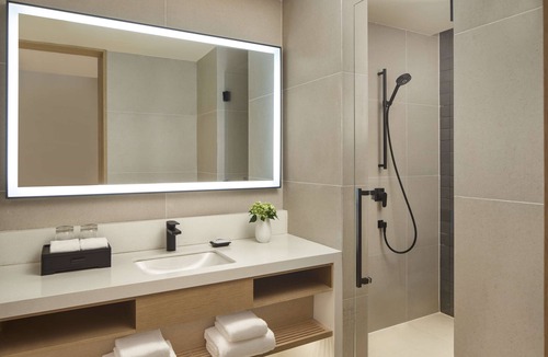Changjiang County Hotel | Hyatt Place Jingdezhen Taoxichuan
