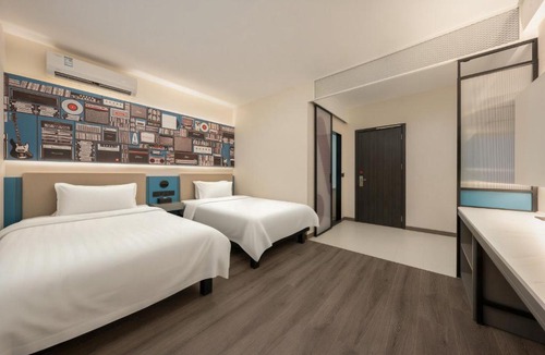 Middle Chaoyang Hotel | Ibis Beijing Sanlitun Hujialou Subway Station