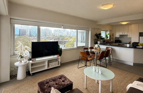 Kirribilli Apartment | Iconic Harbour Views & Free Parking