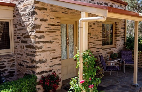 Strathalbyn Cottage | Ideal location to explore historic Strathalbyn, Wineries, good food and scenery