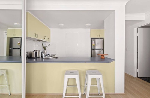 Surry Hills Apartment | Ideal Studio Inner-City Pad with Private Balcony
