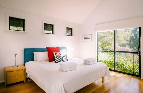 Yallingup Siding House | Idyll Estate - Bushland Gem with Spa & Tennis Court