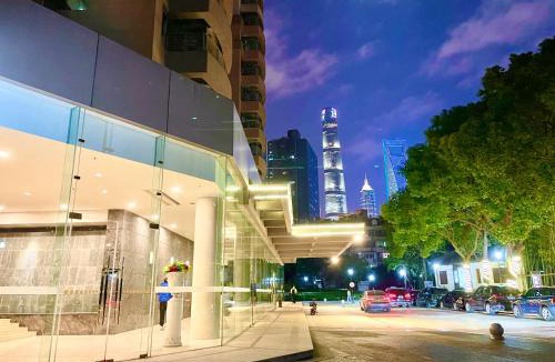 Lujiazui Apartment | iHome-Lujiazui Riverside, Bund Riverview, Skyscrapers Citywalk, Deluxe Shanghai Living, As Pictured