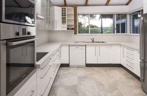 Eagle Bay House | IMMACULATELY PRESENTED LUXURY BEACH HOUSE IN PRISTINE EAGLE BAY