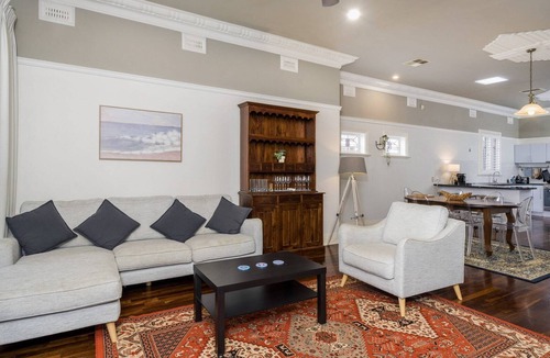 Kensington Apartment | Incredible 3-Bed Renovated Home with Huge Garden