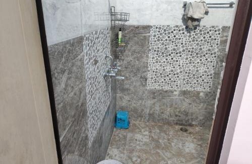 Aligarh House | INDEPENDENT FLOOR 1ST IN LIG11 SWARN JAYANTI NAGAR NEAR WATER TANK IN FRONT OF AURA PEARL APARTMENt