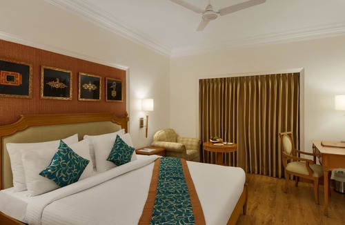 Hazratganj Hotel | India Awadh