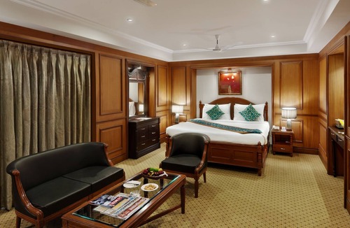 Hazratganj Hotel | India Awadh