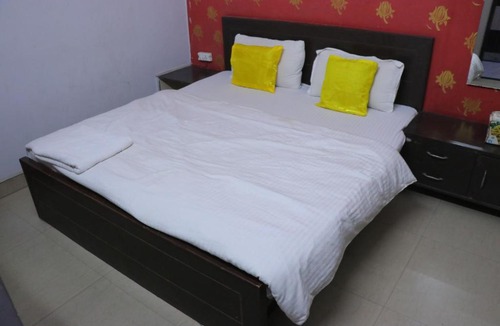 Taj Ganj Bed & Breakfast | Indiana Homestay