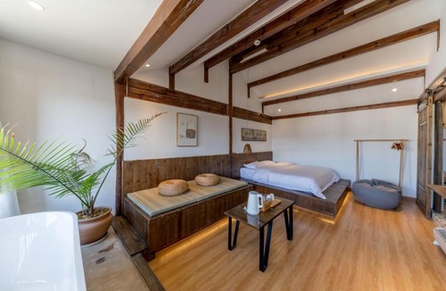 Jianchuan County House | Inn in the field