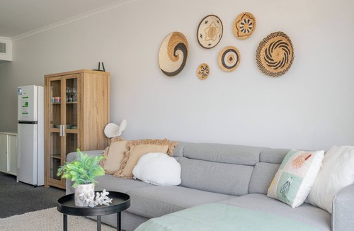 Cairns Central Business District Apartment | Inner City One Bedroom Apartment with Pool View 22