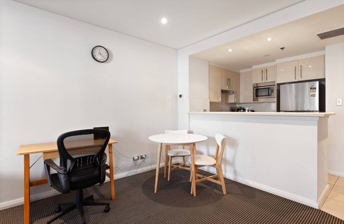 Waterloo Apartment | Inner-city Stay with Pool and Gym Access