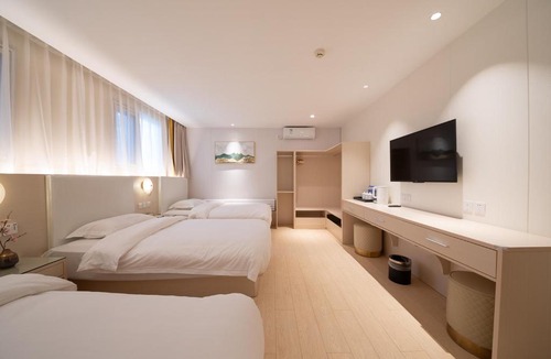 Chaoyang Hotel | Inner Mongolia Hotel Beijing - 300m to CUC Metro, Easy Access to Forbidden City & Universal Studios