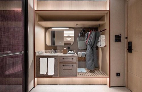 Changning Hotel | IntercityHotel Shanghai Hongqiao Airport - Free Minibar for First Night