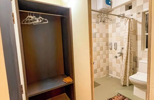 Sualkuchi Hotel | Irroi Guwahati