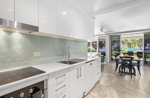 Arcadia Apartment | Island View Apt 1