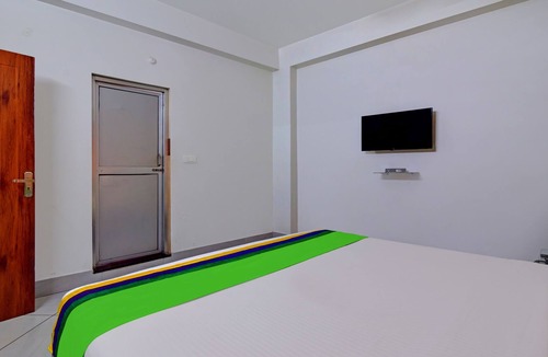 Siliguri Hotel | Itsy By Treebo - Mountain Green