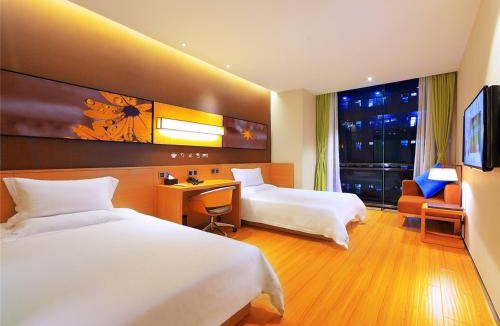 Chongyang Hotel | IU Hotel Chongzhou Qinhe Square
