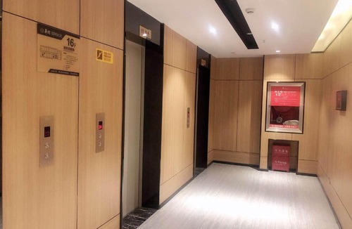 Guanshanhu District Hotel | IU Hotel Guiyang Olympic Sports Center China Resources Vientiane