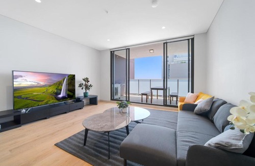 Burwood Apartment | Japandi 2BR 1 CAR w KING BED Nr Station & Eats & CBD
