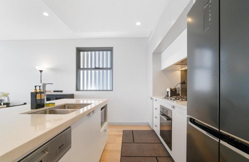 Burwood Apartment | Japandi 2BR 1 CAR w KING BED Nr Station & Eats & CBD